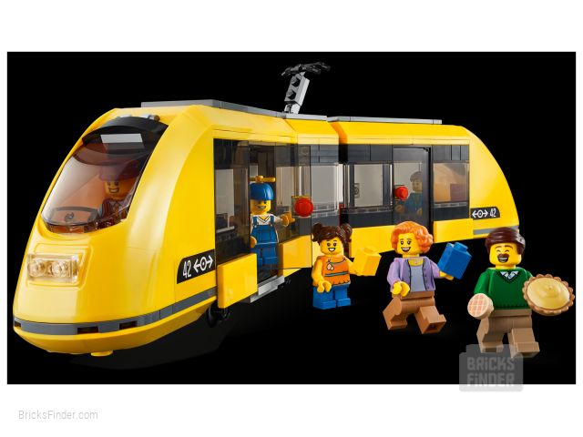 LEGO 60271 Main Square Image 2